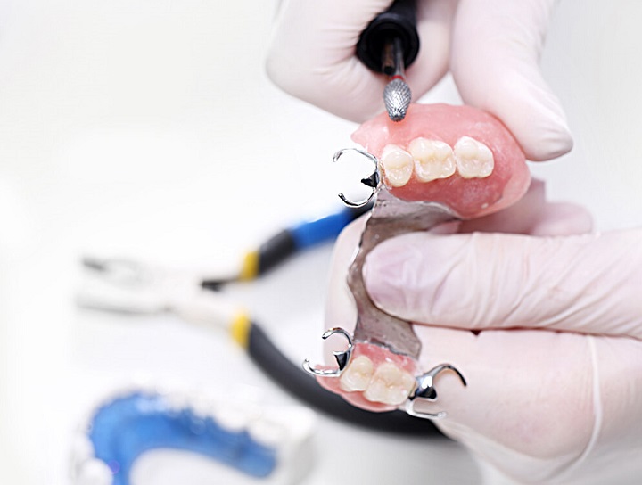 DIPLOMA OF DENTAL TECHNOLOGY